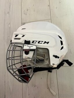 PRILBA CCM TACKS 110