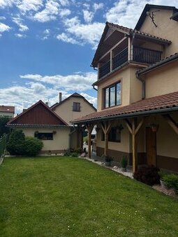 POKOJNÉ BÝVANIE V RODINNOM DOME V ŽIARI NAD HRONOM