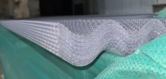 Vlnkovy polykarbonát, 2,8 mm hrubý pevný, s UV