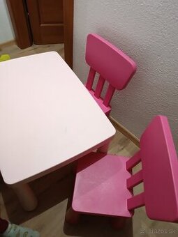 Ikea Mammut stolík +2 stoličky