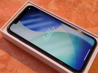 Apple iPhone 11 64GB Black - stav bez skrabancov