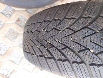 Predam zimne pneu 195/65 r15
