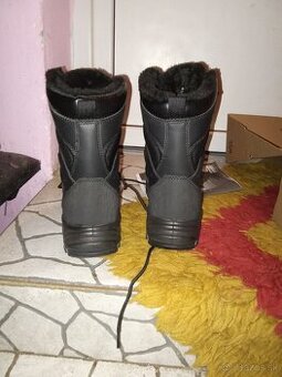 Predám  pracovnú  obuv veľkosť 44