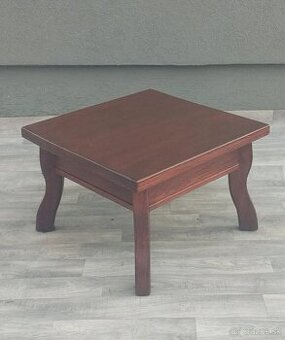 Stolík konferenčný koloniálny.