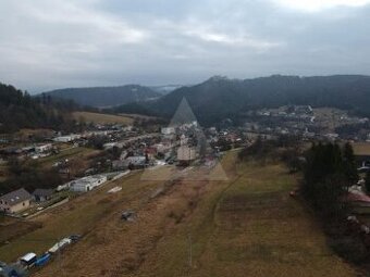 Stavebný pozemok s výhľadom na hrad /790 m2/, Lietava