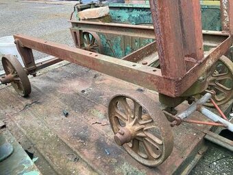 Vozík pod stabilný motor