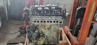 Motor nissan navara d23