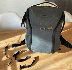 Peak Design Everyday Backpack 20L v2 Charcoal - 1
