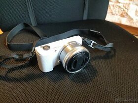 Fotoaparát Sony α5000 s objímkou E-mount a snímačom APS-C