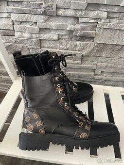 Guess v.41 par 39 eur
