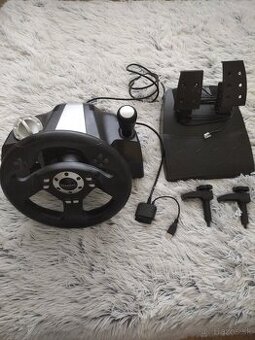 Volant s pedálmi na PS2