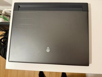 Alienware m18 R1