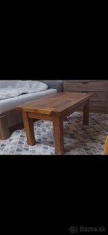 Luxusný drevený stolík dnes za 50€