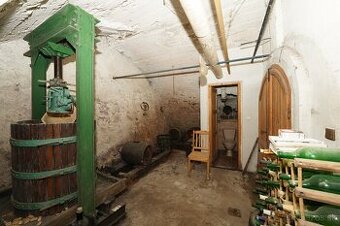 Investičná príležitosť: Historický vinársky dom, Svätý Jur