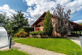 Na predaj krásny rodinný dom s bazénom v obci Sedliská