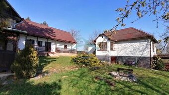 Dva malebné vidiecke domy na rozľahlom pozemku (1,6ha) v osa