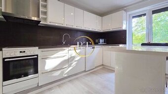 Útulný 3-izbový dom s veľkým pozemkom (910m2) a terasou