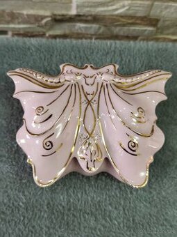 Růžový porcelán,dóza s víkem motýl, Chodov