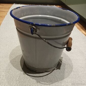 Menšie smaltované vedro