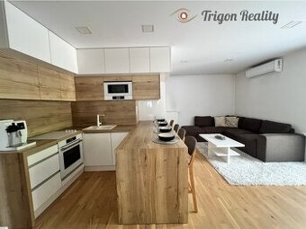 Trojizbový tehlový byt s vlastným kúrením– Kúpeľná