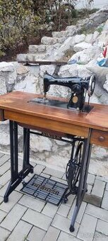 Funkčný šijací stroj Singer