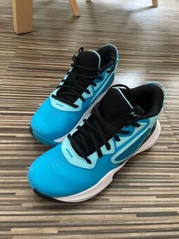 Under Armour vel. 38,5