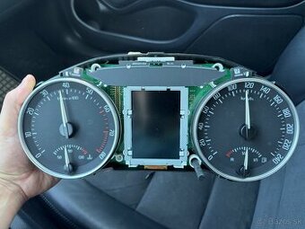 Predám budíky octavia 2 facelift maxidot bez plexiskla