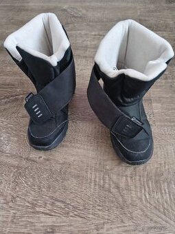 Snehule Decathlon 32