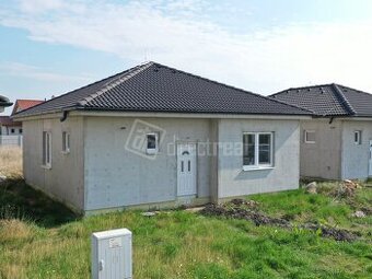 ŠIKOVNÝ 4 IZBOVÝ RODINNÝ DOM V ŠTANDARDE, 2x PARKOVA…