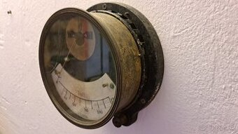 Velky starozitny voltmeter - meraci pristroj