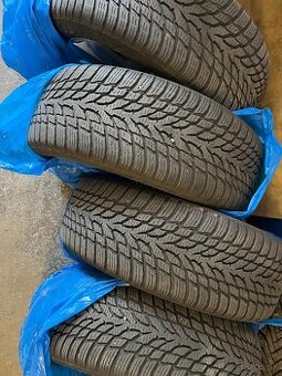 Zimné pneu Nokian 215/55 r17, DOT 3321