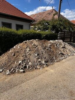 Darujem stavebnú suť
