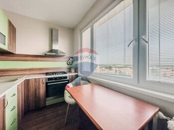 Na predaj 2 a pol-izbový byt s loggiou, Novohradská - Čínsky