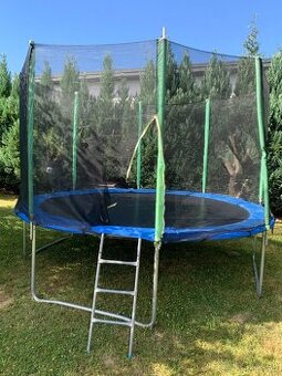 Predám záhradnú trampolínu s vonkajšou ochrannou sieťou