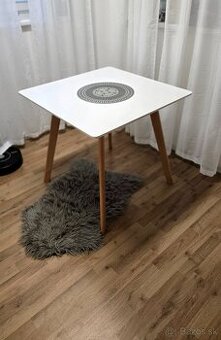 biely jedalensky stol 80×80cm, dubove nohy