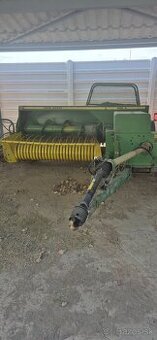 Balíkovač lis John Deere 456 A