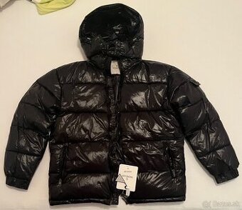 Moncler bunda – čierna, lesklá, s kapucňou