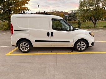 FIAT Doblo 1.6 Multijet (74 kW), 2023 – výborný stav, regály