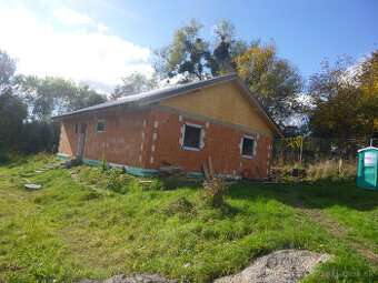 Uzavretá hrubá stavba domu, 20 km od Košíc, 7 ár pozemok