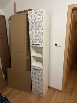 Úzka Kúpeľňová skrinka 33 x 31 x 195cm