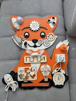 Activity board Líška – drevená manipulačná doska pre deti