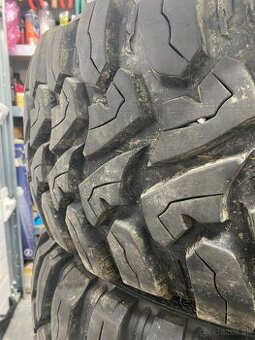 Nexen roadian MT 33x12.5 r15
