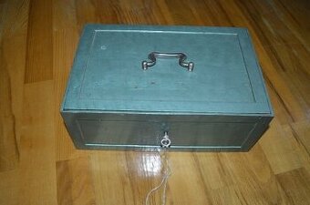 predam starozitny trezor,