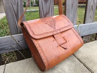 stará ľudová kožená kapsa