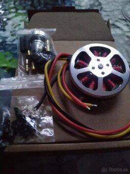 Motor 4x FLYcat 750kv dron / heli