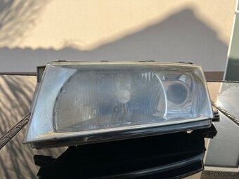 Ľavý reflektor na Skoda octavia 1