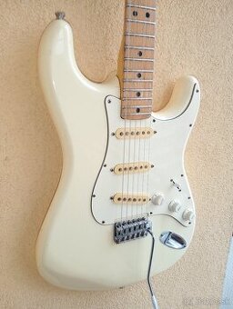 52 až 55 ročná vintage Maya Stratocaster (70. roky) - Japan