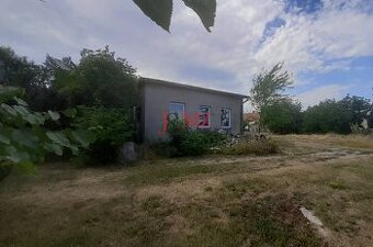 Budova s pozemkom 815 m2, Levice, Kalinčiakovo (SM - 809)