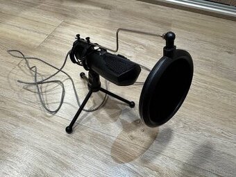 PODCASTOVÝ MIKROFÓN