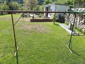 ocelová konštrukcia na hojdačku